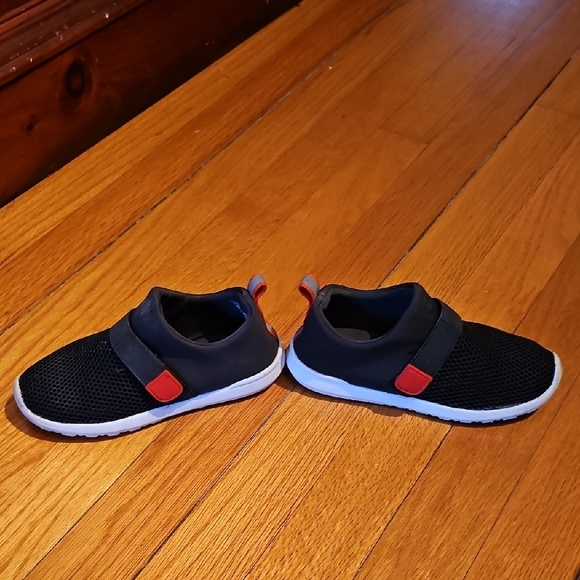 Kids Sz 11 Water Shoes, Mesh Toe, Thick Sole, Velcro - Picture 7 of 14